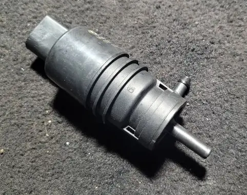 BMW 5 F10 F11 Windscreen/windshield washer pump 00801712V 03164E 8362154