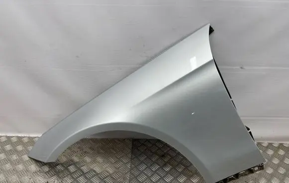 Mercedes-Benz E C207 W207 Fender 