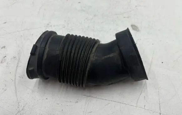 Opel Zafira B Air intake hose/pipe 55354056
