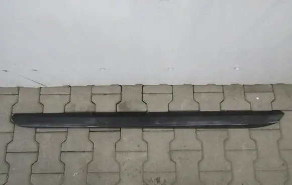 Front sill (body part)