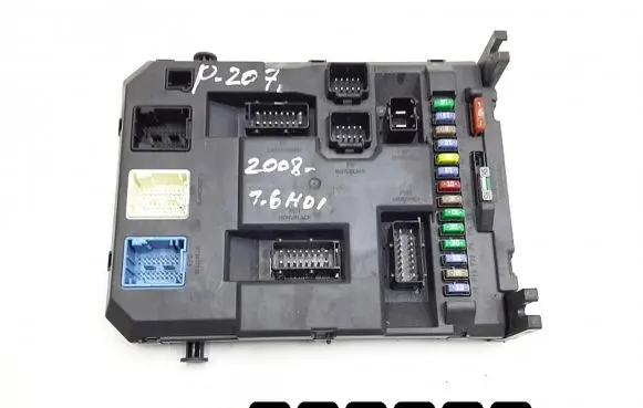 Peugeot 207 Fuse module 9664983180