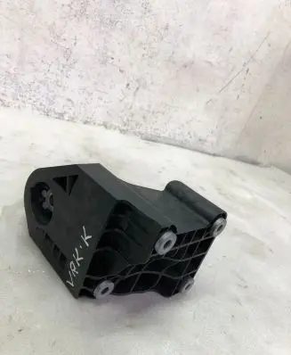 Mercedes-Benz C W206 Engine mounting bracket 2308001977