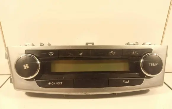 Toyota Avensis T270 Climate control unit E1066695 E1066696 20672
