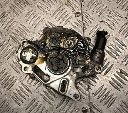 Skoda Fabia Mk2 (5J) Vacuum pump 03L145100G