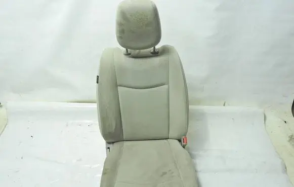 Nissan Leaf I (ZE0) Front passenger seat 