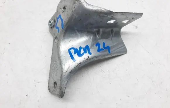 Skoda Fabia Mk2 (5J) Fender mounting bracket 5J0821142A