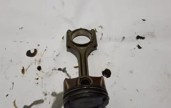 Volvo XC60 Piston with connecting rod 32213693