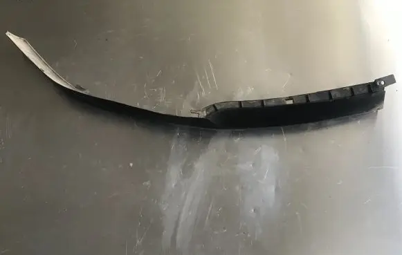 Opel Astra H Front bumper lip 13238560