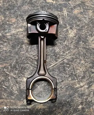 Mini Cooper Countryman R60 Piston with connecting rod