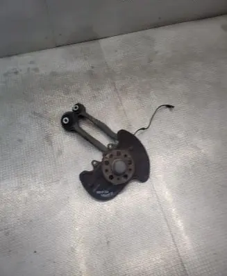 Mercedes-Benz E A207 Front wheel hub