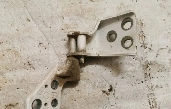 Citroen Berlingo Loading door lower hinge 080D34520