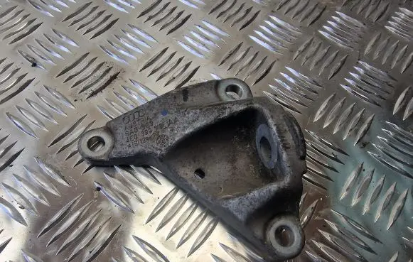 Audi A8 S8 D3 4E Gearbox mounting bracket 4E0399113AA