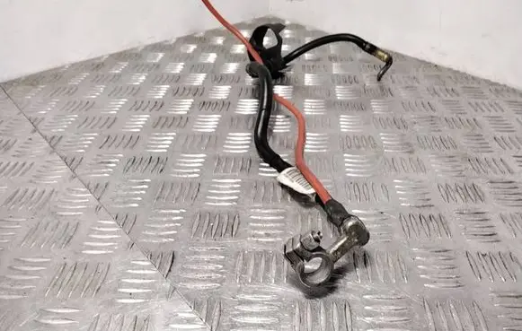 Volkswagen PASSAT B6 Positive cable (battery) 1K0971228L