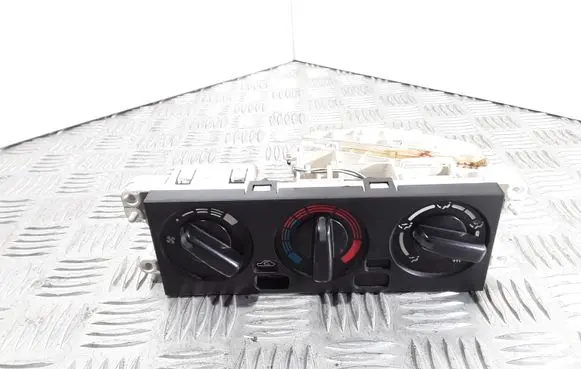 Nissan Almera Climate control unit