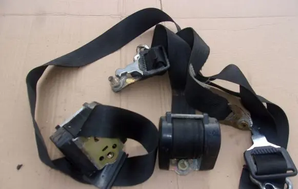 Mercedes-Benz S W126 Seat belt trim 