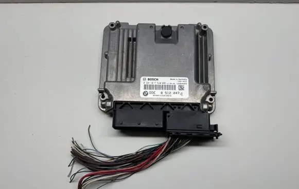 BMW 3 E92 E93 Engine control unit/module 8512047 0281017520 030128365