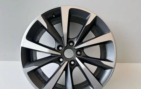 Seat Leon IV R18 alloy rim 5FA601025E