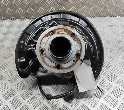 Mercedes-Benz CLA C118 X118 Rear wheel hub A2473502300