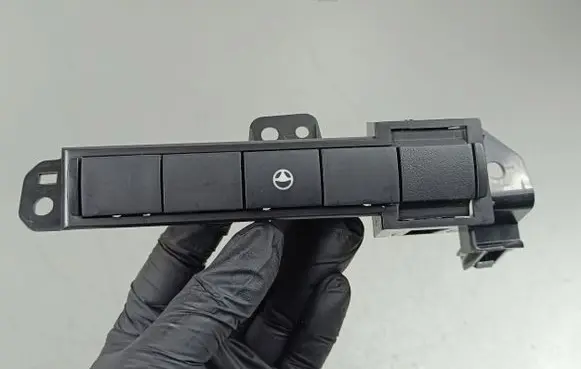 Nissan X-Trail T33 Steering wheel heating switch 681066RR0A
