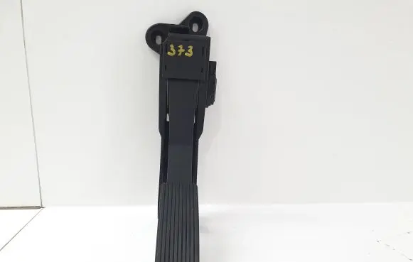 Mercedes-Benz ML W164 Accelerator throttle pedal A1643000104