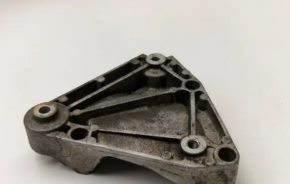 Buick Encore I Engine mounting bracket 55577637