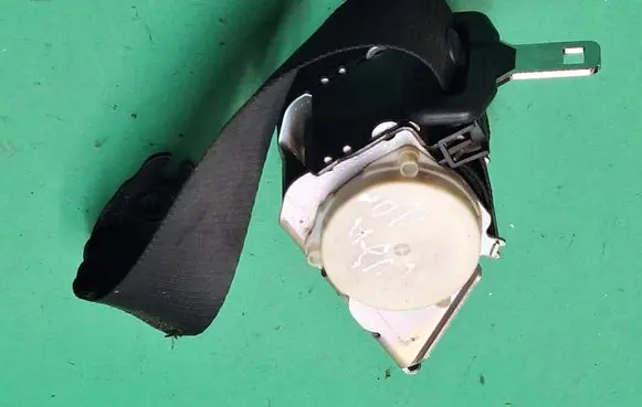 Ford Kuga I Middle seatbelt (rear) 00055641