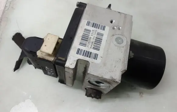 Peugeot 407 ABS Pump 15710605