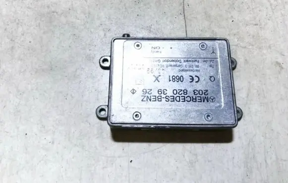 Mercedes-Benz C W203 Antenna control unit 2038203926