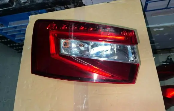 Skoda Superb B8 (3V) Rear/tail lights 3V9945207A SK482BA 16042016