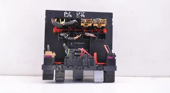 Volkswagen PASSAT B6 Fuse box set 3C0937049J