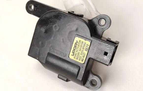 Hyundai Santa Fe A/C air flow flap actuator/motor D332BP5AA