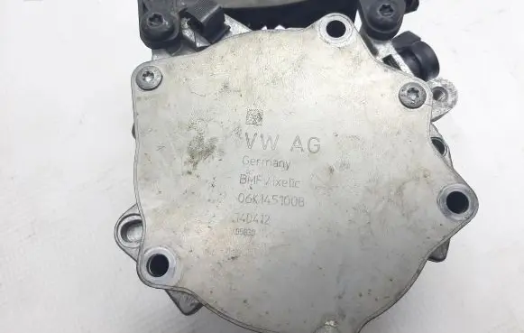 Audi A4 S4 B8 8K Vacuum pump 06K145100B