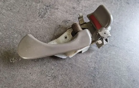 Mitsubishi Pajero Sport I Front door interior handle