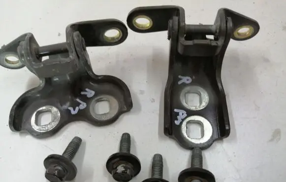 Opel Mokka Front door hinge set A046057 P15041 P15040
