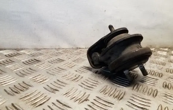Suzuki Grand Vitara II Engine mount bracket