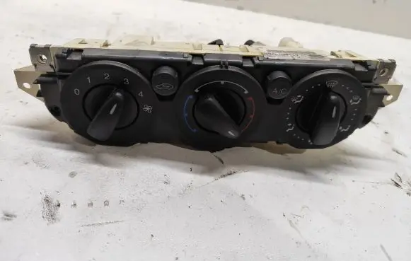 Ford Focus Climate control unit 3M5T19980BD 69607321