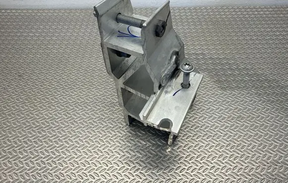 BMW X3 G01 Radiator mount bracket 7399965 16808314 51117399965