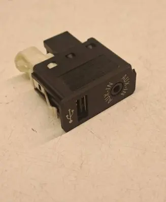 BMW 7 F01 F02 F03 F04 AUX in-socket connector 84109237654