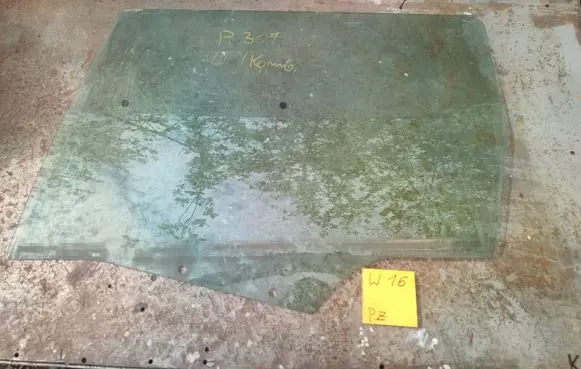 Peugeot 307 Rear door window glass 13215464