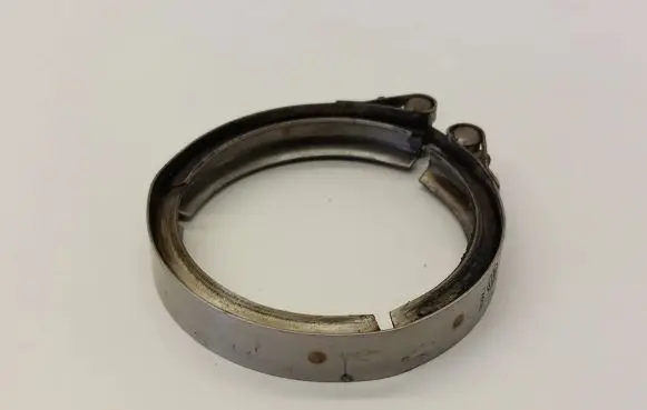Volkswagen PASSAT B8 Muffler pipe connector clamp 04L131455A