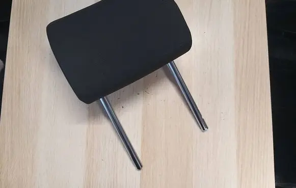 Volkswagen Polo V 6R Rear seat headrest
