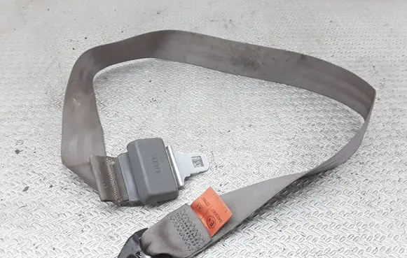 Middle seatbelt (rear)