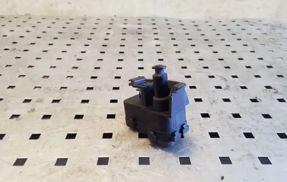 Fuel tank cap lock motor