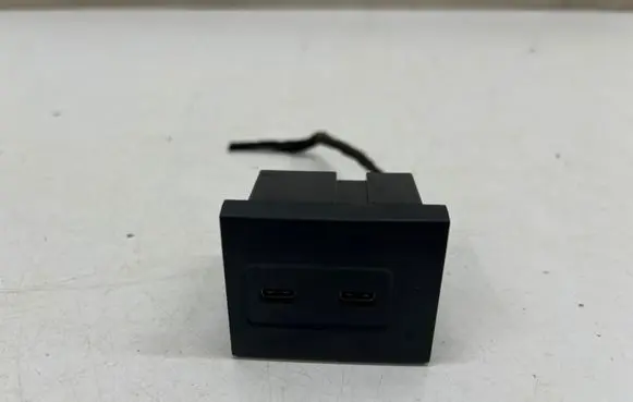 Mercedes-Benz GLA H247 USB socket connector A2478207702