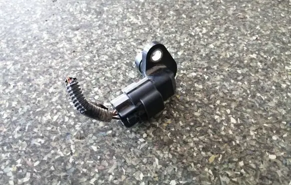 Volvo S80 Camshaft position sensor 8658495