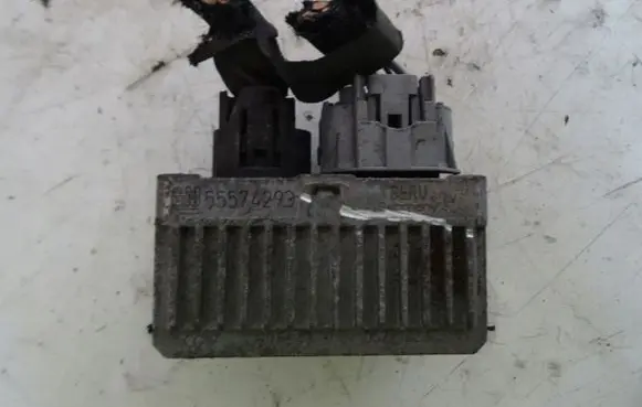 Opel Insignia A Glow plug pre-heat relay 55574293