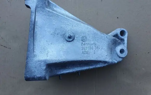Volkswagen Golf III Engine mounting bracket 357199354J