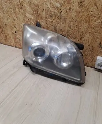 Toyota Avensis T250 Headlight/headlamp 35108