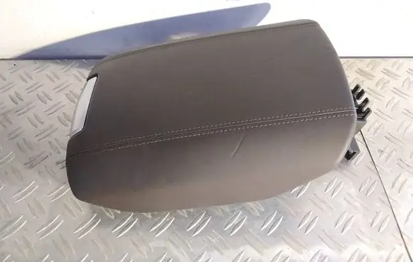 Porsche Cayenne (92A) Armrest 
