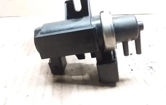 BMW 5 E60 E61 Turbo solenoid valve 72279600